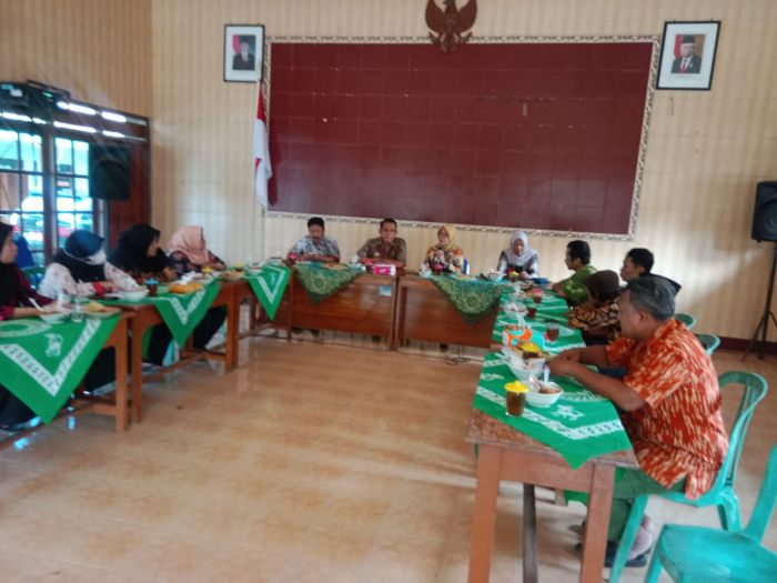 RAPAT PEMBINAAN KALING KELURAHAN PLARANGAN