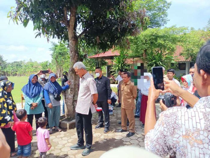 GUBERNUR JATENG KUNJUNGAN KERJA KE SPKh (Sekolah Pendidikan Khusus)  NEGERI KARANGANYAR