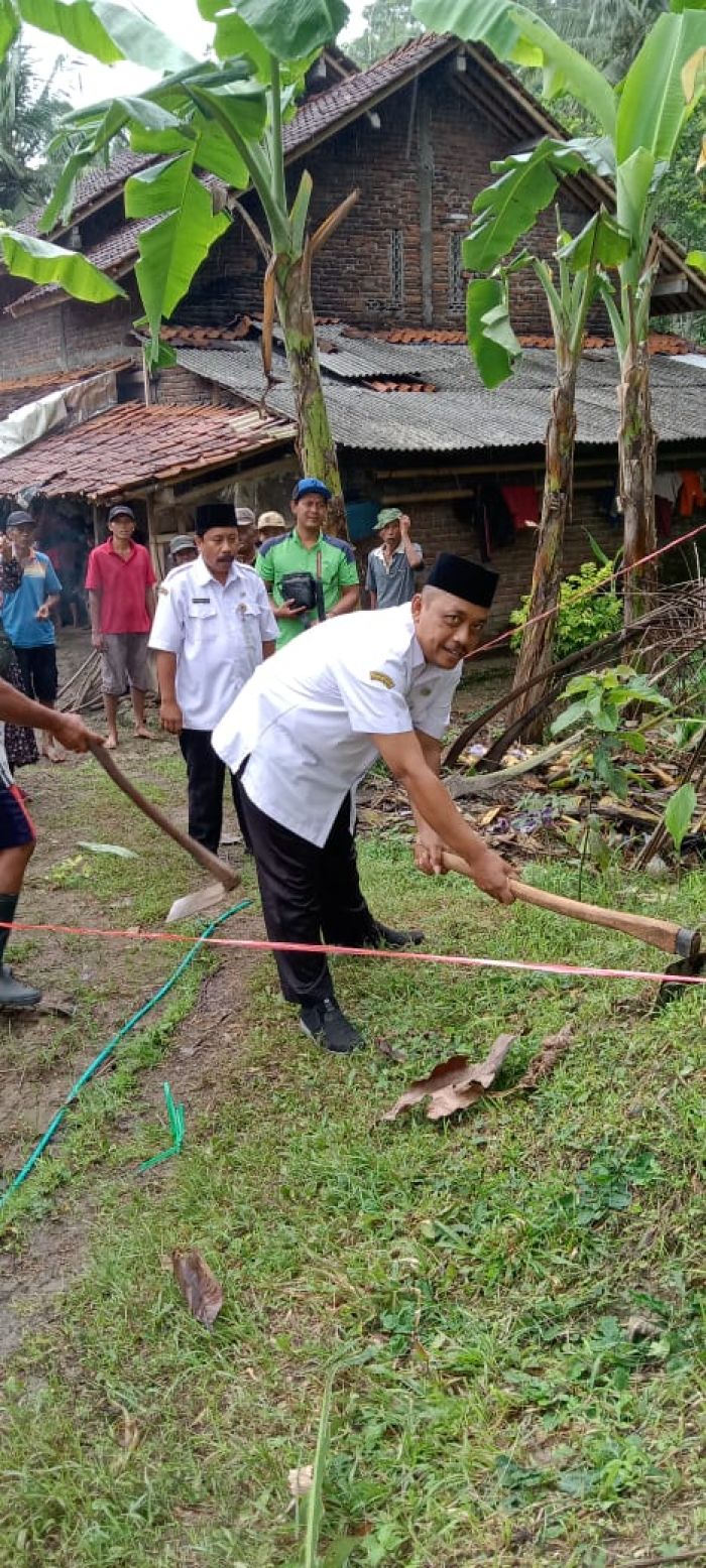 KERJA BAKTI RW 05 Dukuh Siladrang, Kelurahan Plarangan pembuatan Asta Jalan Kampung Wisata Buah Siladrang  02