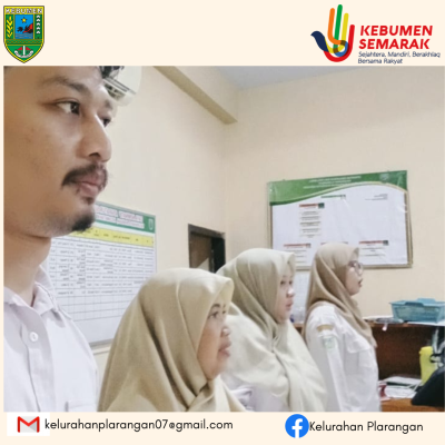 Mendengarkan dan Menyanyikan Lagu Indonesia Raya